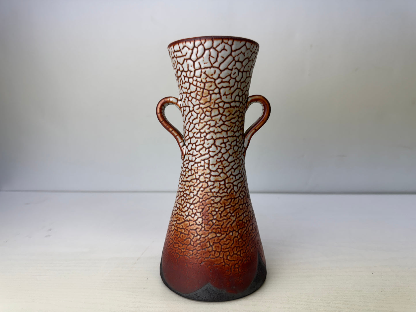 Y9776 FLOWER VASE Shino-ware handle signed box Japan antique ikebana floral