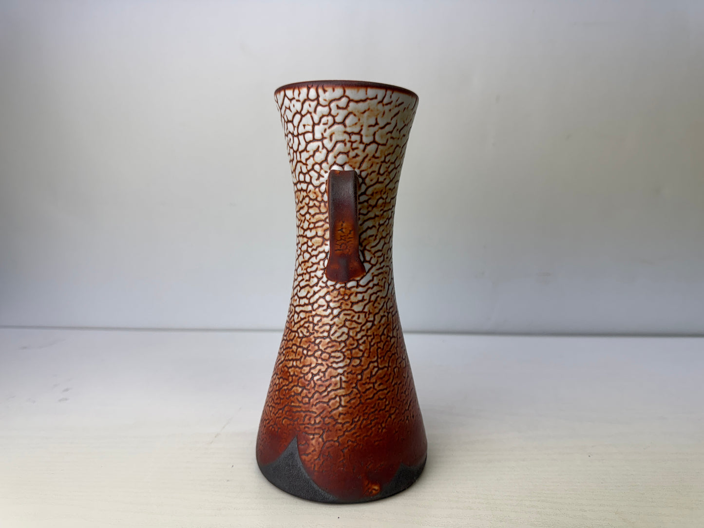 Y9776 FLOWER VASE Shino-ware handle signed box Japan antique ikebana floral