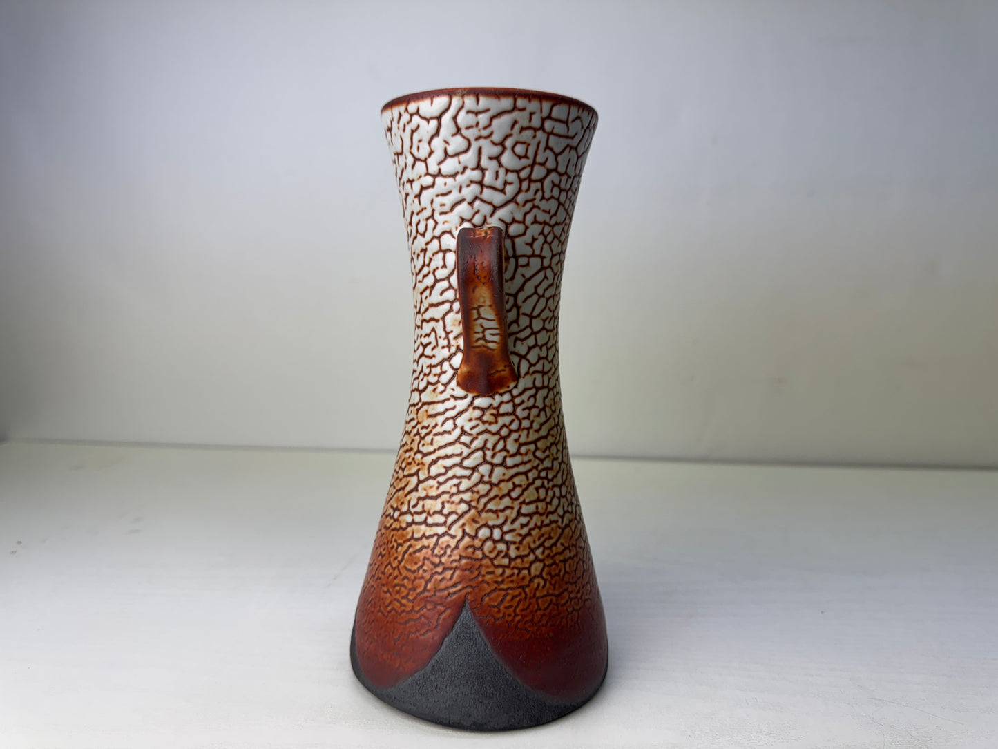 Y9776 FLOWER VASE Shino-ware handle signed box Japan antique ikebana floral