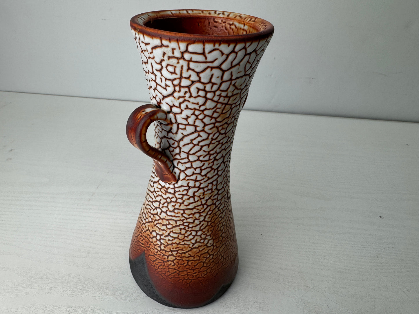 Y9776 FLOWER VASE Shino-ware handle signed box Japan antique ikebana floral