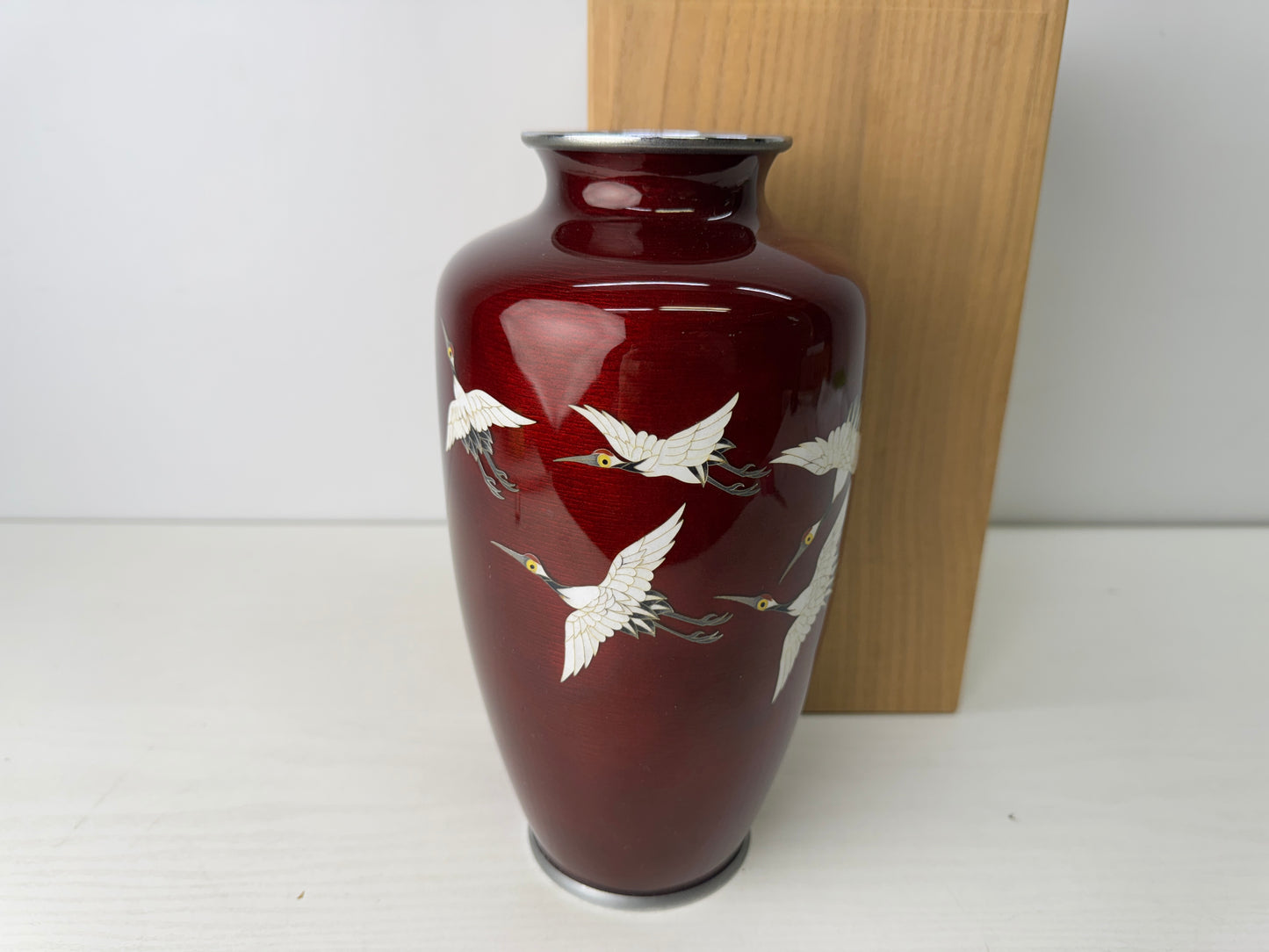 Y9778 FLOWER VASE Cloisonne red flock of Cranes signed box Japan antique ikebana
