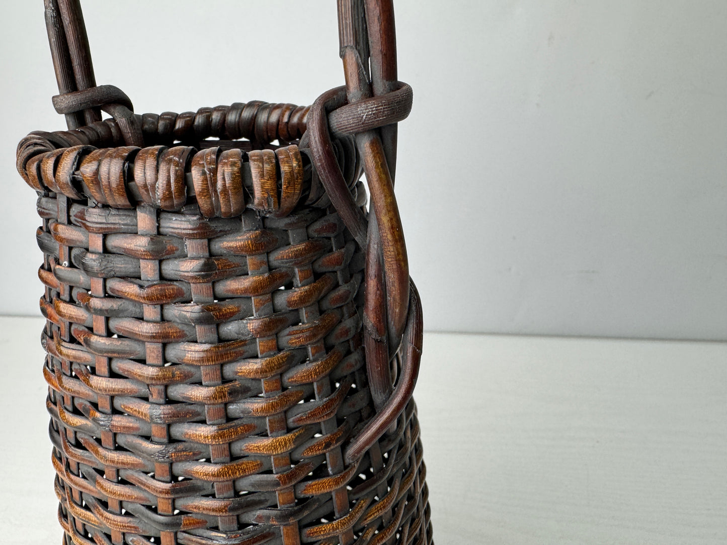 Y9781 Bamboo Woven Basket flower vase box Japan antique ikebana floral decor