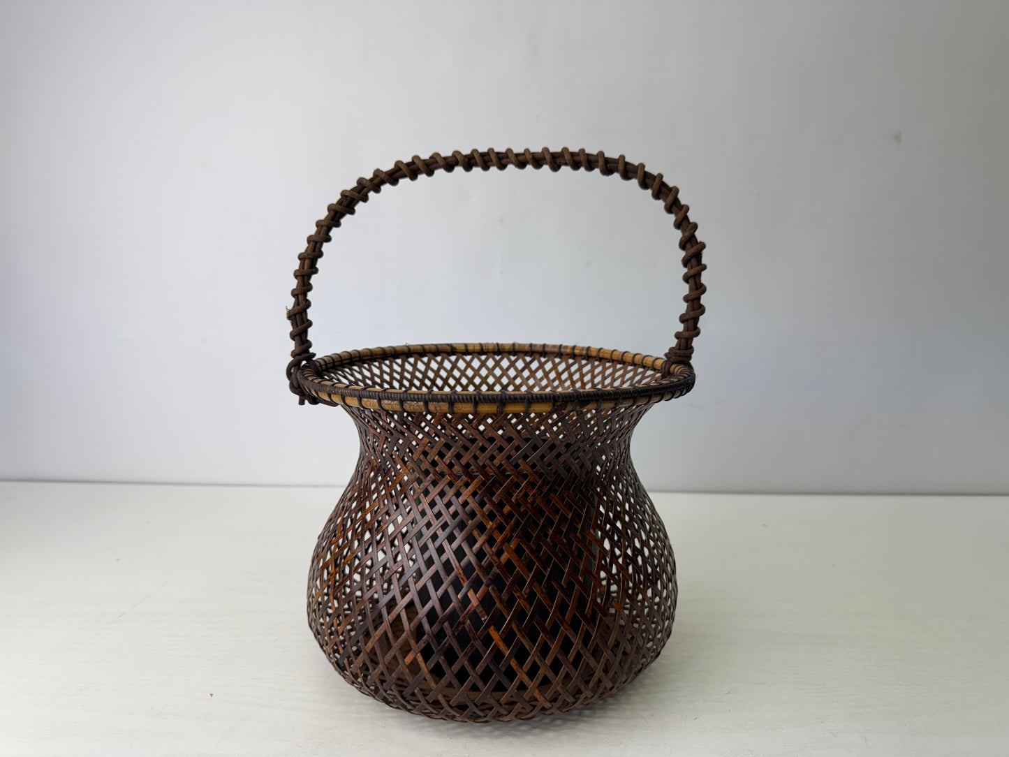 Y9782 Bamboo Woven Basket flower vase box Japan antique ikebana floral decor