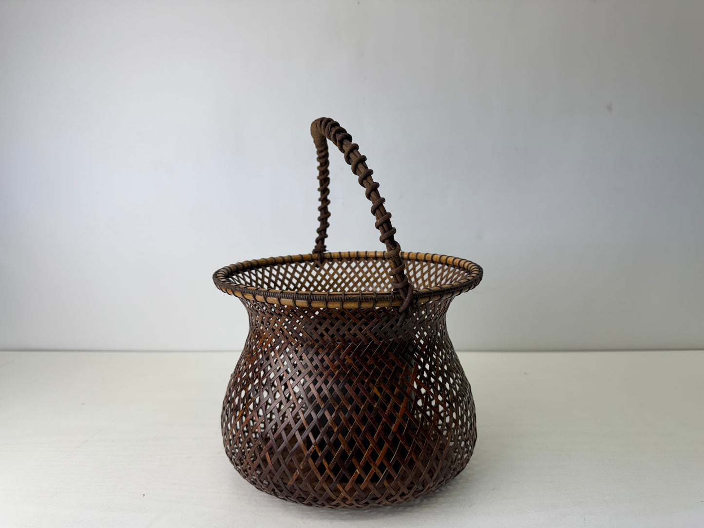 Y9782 Bamboo Woven Basket flower vase box Japan antique ikebana floral decor