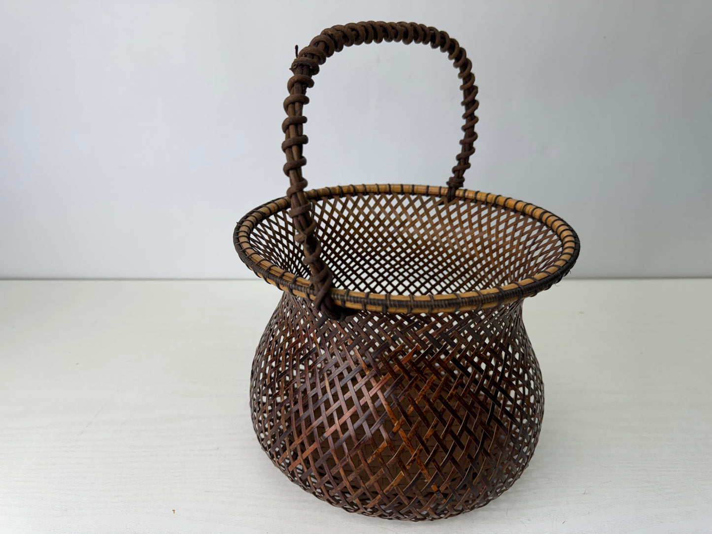 Y9782 Bamboo Woven Basket flower vase box Japan antique ikebana floral decor