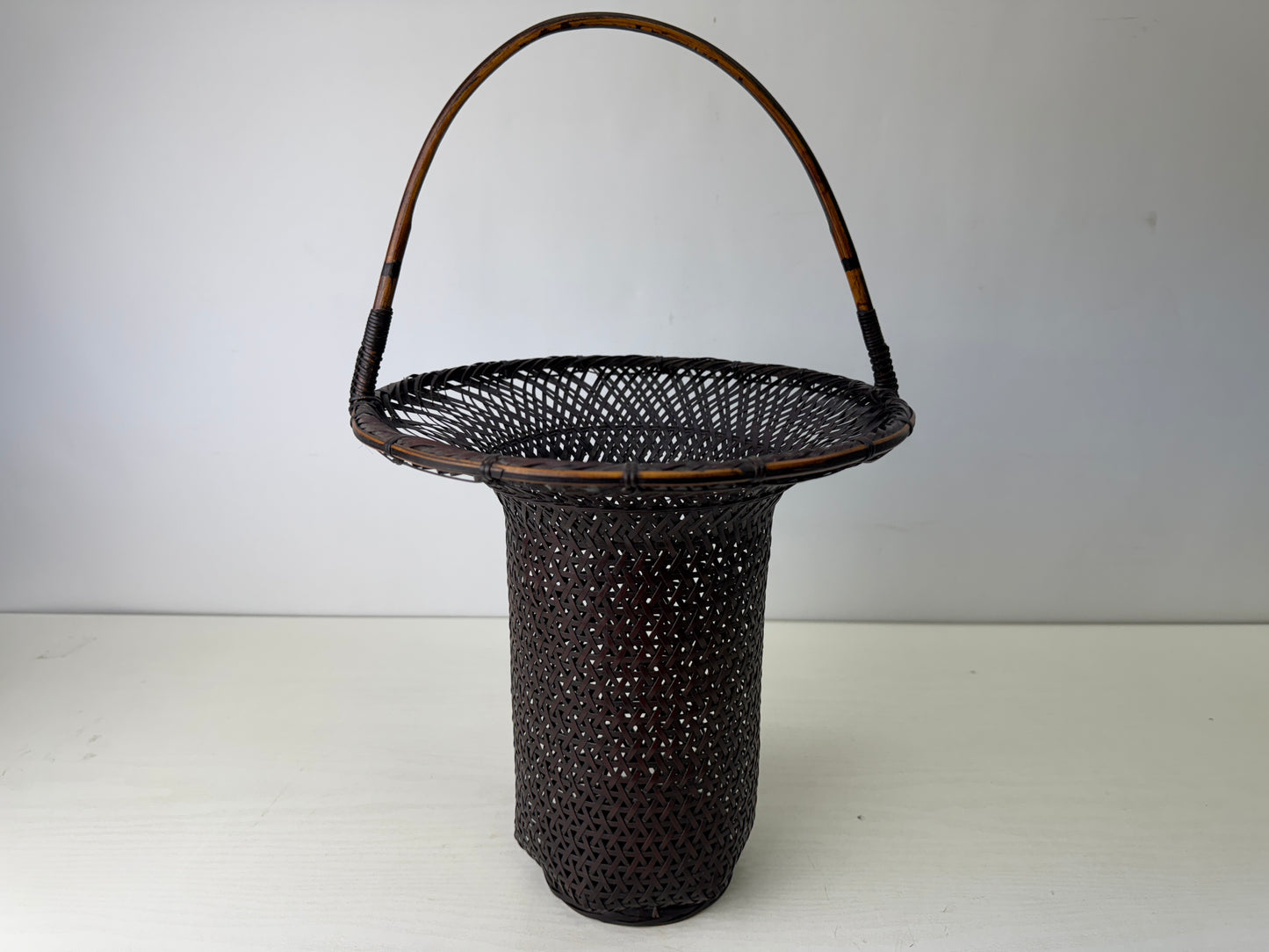 Y9784 Bamboo Woven Basket flower vase signed Japan antique ikebana floral decor