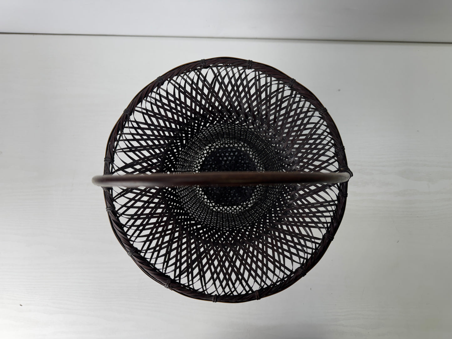 Y9784 Bamboo Woven Basket flower vase signed Japan antique ikebana floral decor