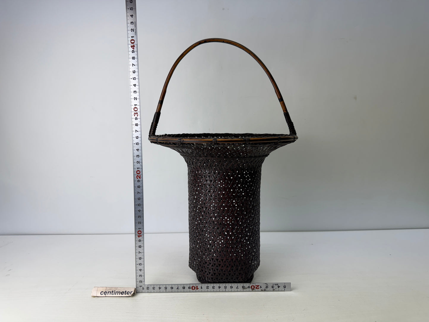 Y9784 Bamboo Woven Basket flower vase signed Japan antique ikebana floral decor