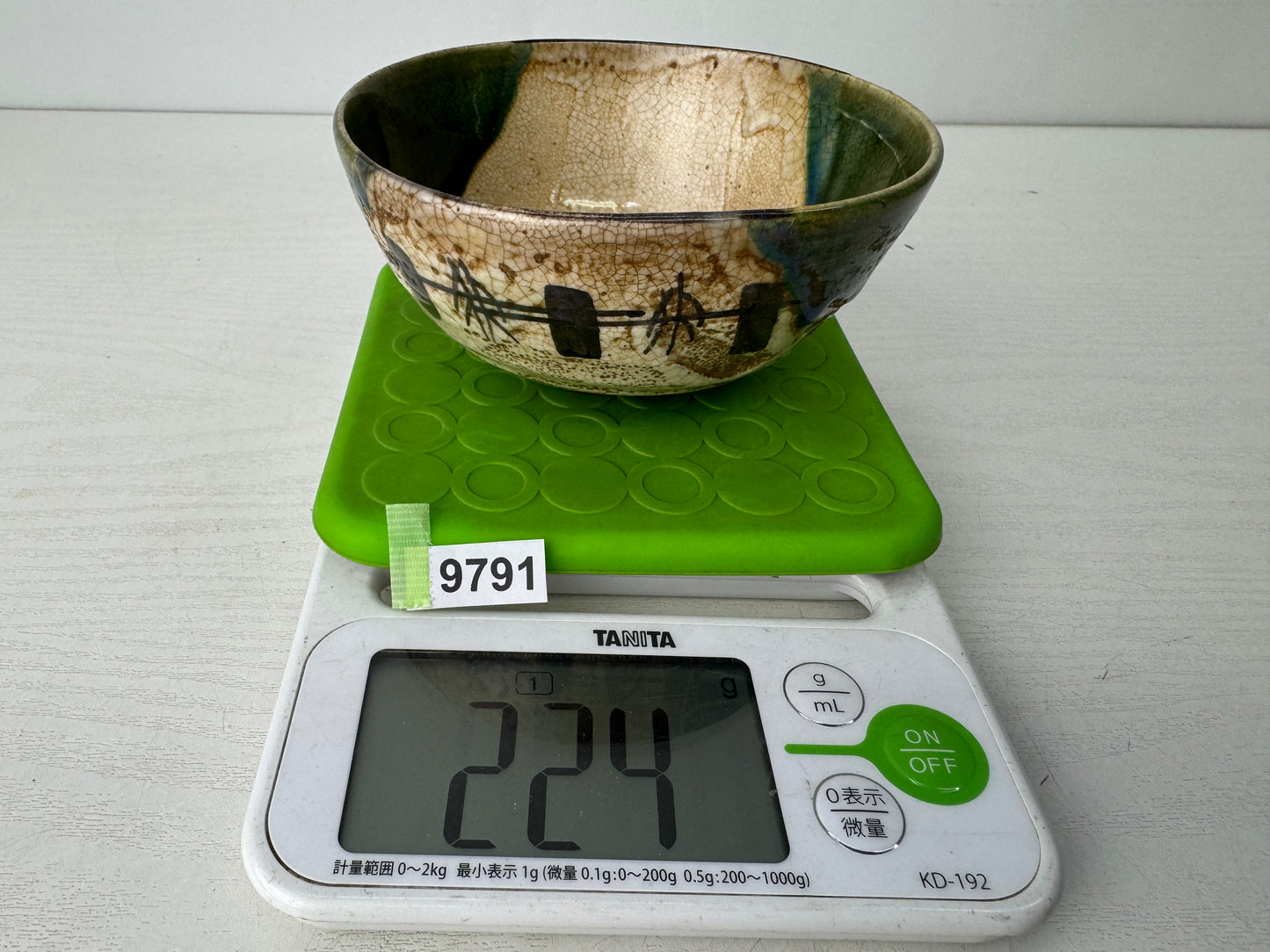 Y9791 CHAWAN Oribe-ware bowl signed Japan antique tea ceremony pottery cup