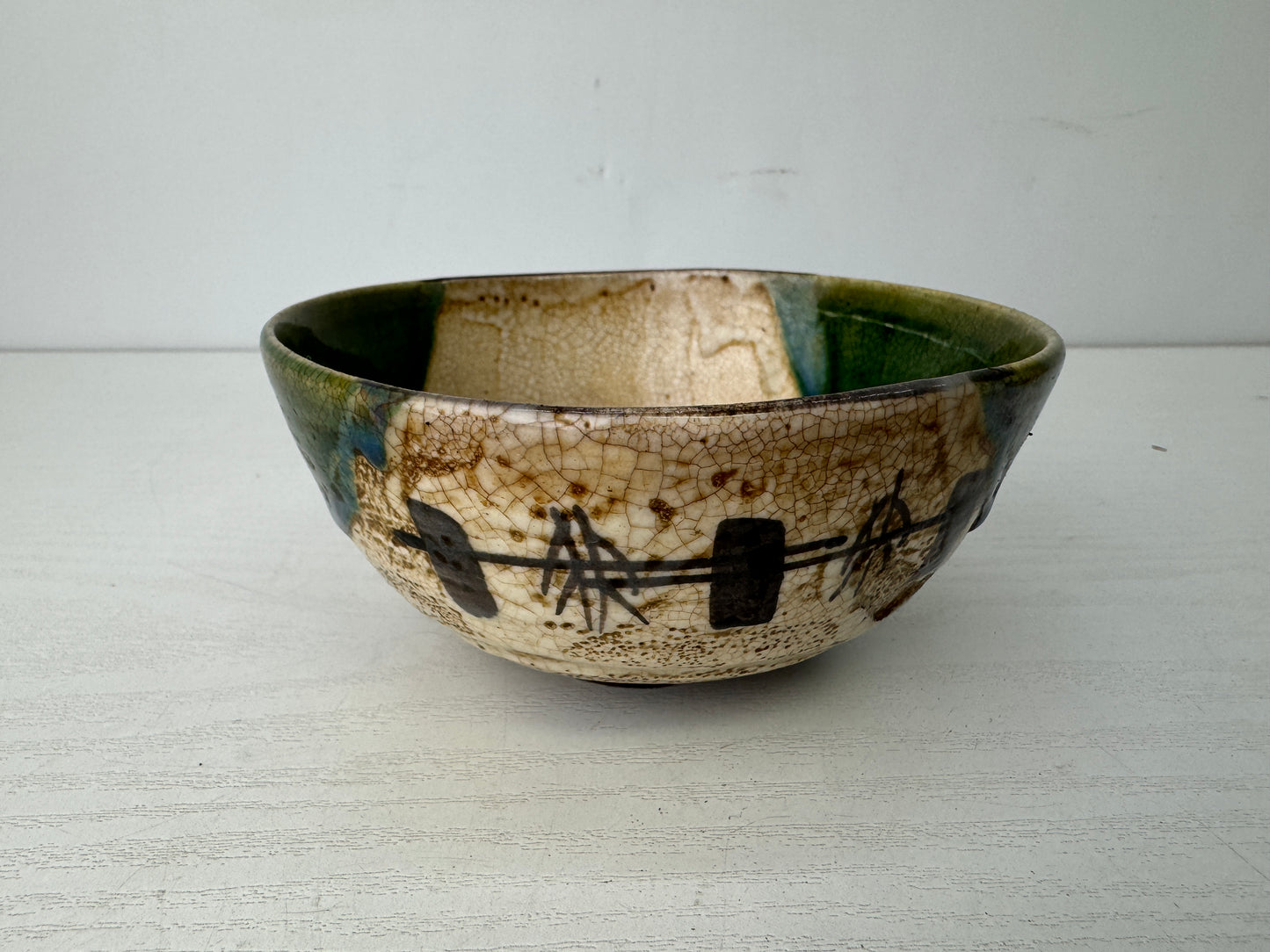 Y9791 CHAWAN Oribe-ware bowl signed Japan antique tea ceremony pottery cup