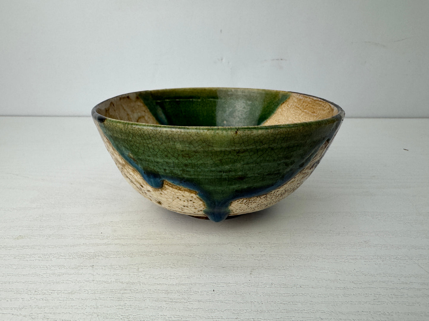 Y9791 CHAWAN Oribe-ware bowl signed Japan antique tea ceremony pottery cup