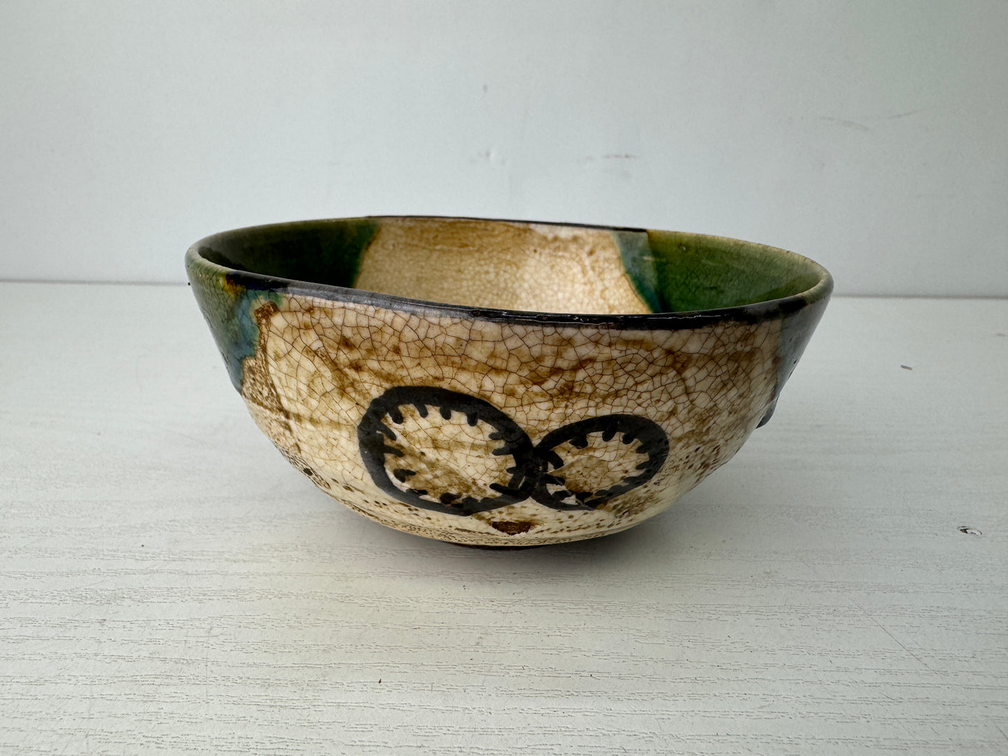 Y9791 CHAWAN Oribe-ware bowl signed Japan antique tea ceremony pottery cup