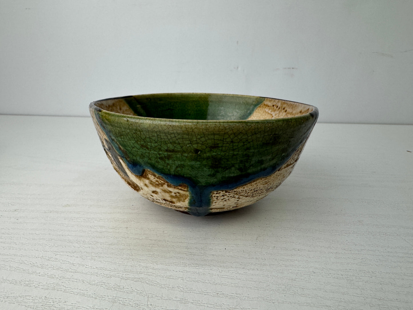 Y9791 CHAWAN Oribe-ware bowl signed Japan antique tea ceremony pottery cup