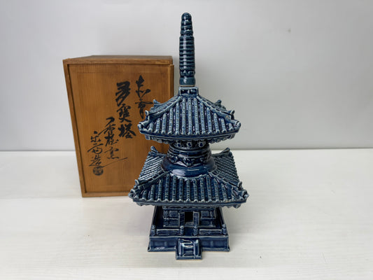 Y9831 OKIMONO Akahata-ware Tahoto Many-Jeweled Pagoda signed box Japan antique