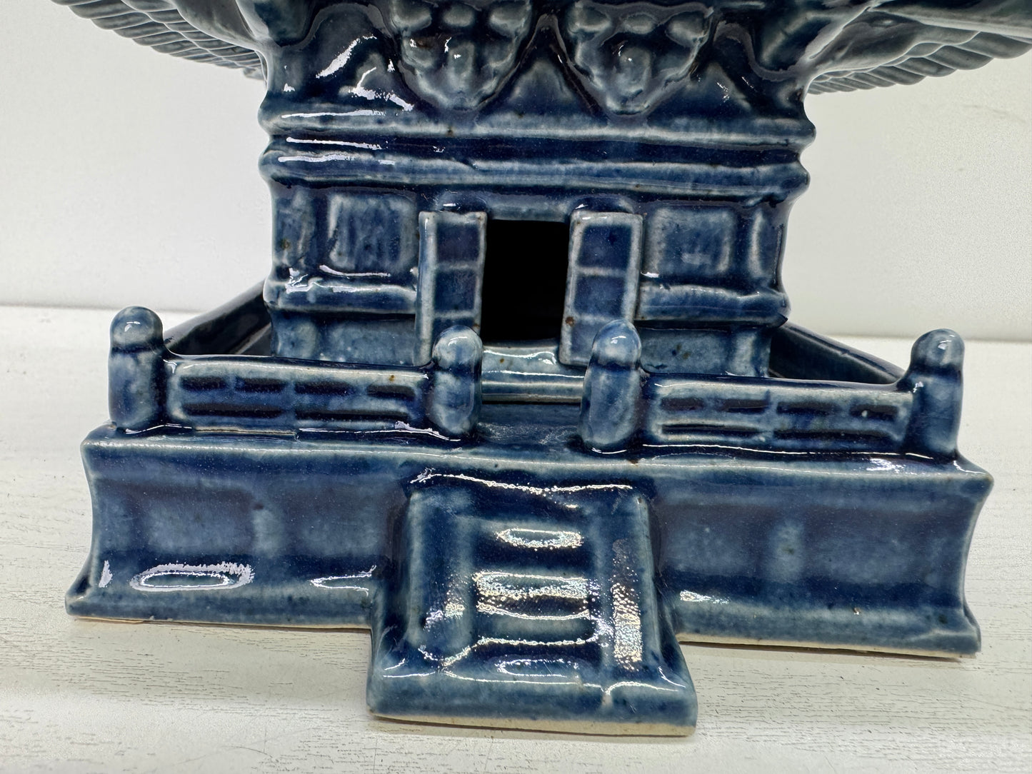 Y9831 OKIMONO Akahata-ware Tahoto Many-Jeweled Pagoda signed box Japan antique