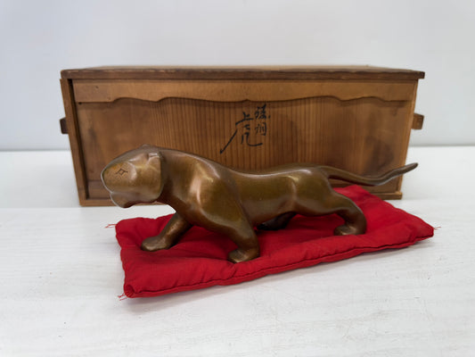 Y9832 OKIMONO copper Tiger figurine figure signed box Japan antique interior