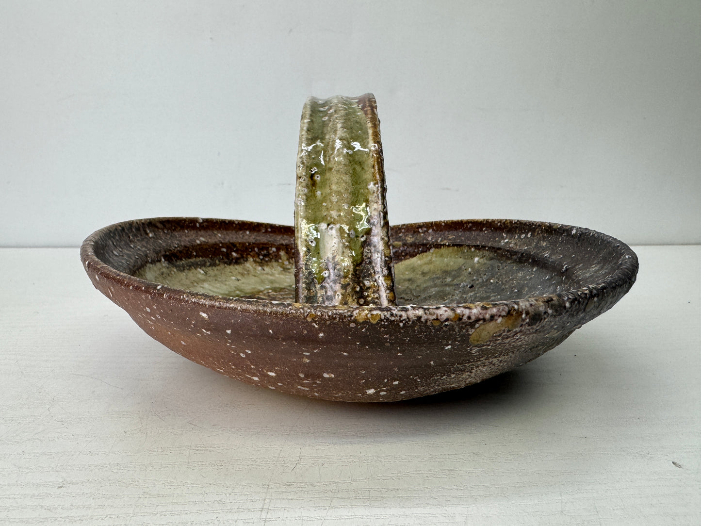 Y9837 DISH Shigaraki-ware handle bowl signed box Japan antique tableware plate