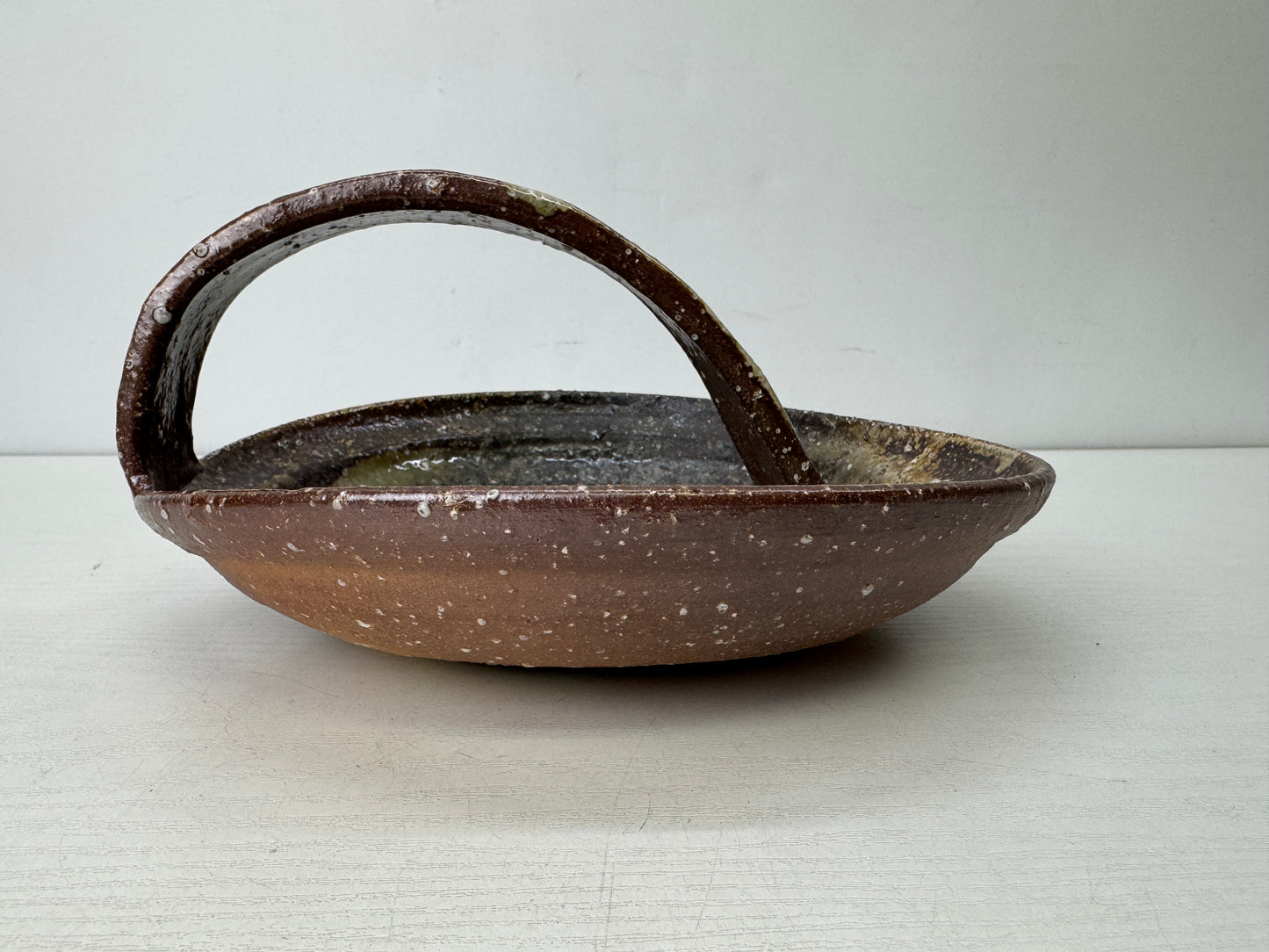 Y9837 DISH Shigaraki-ware handle bowl signed box Japan antique tableware plate