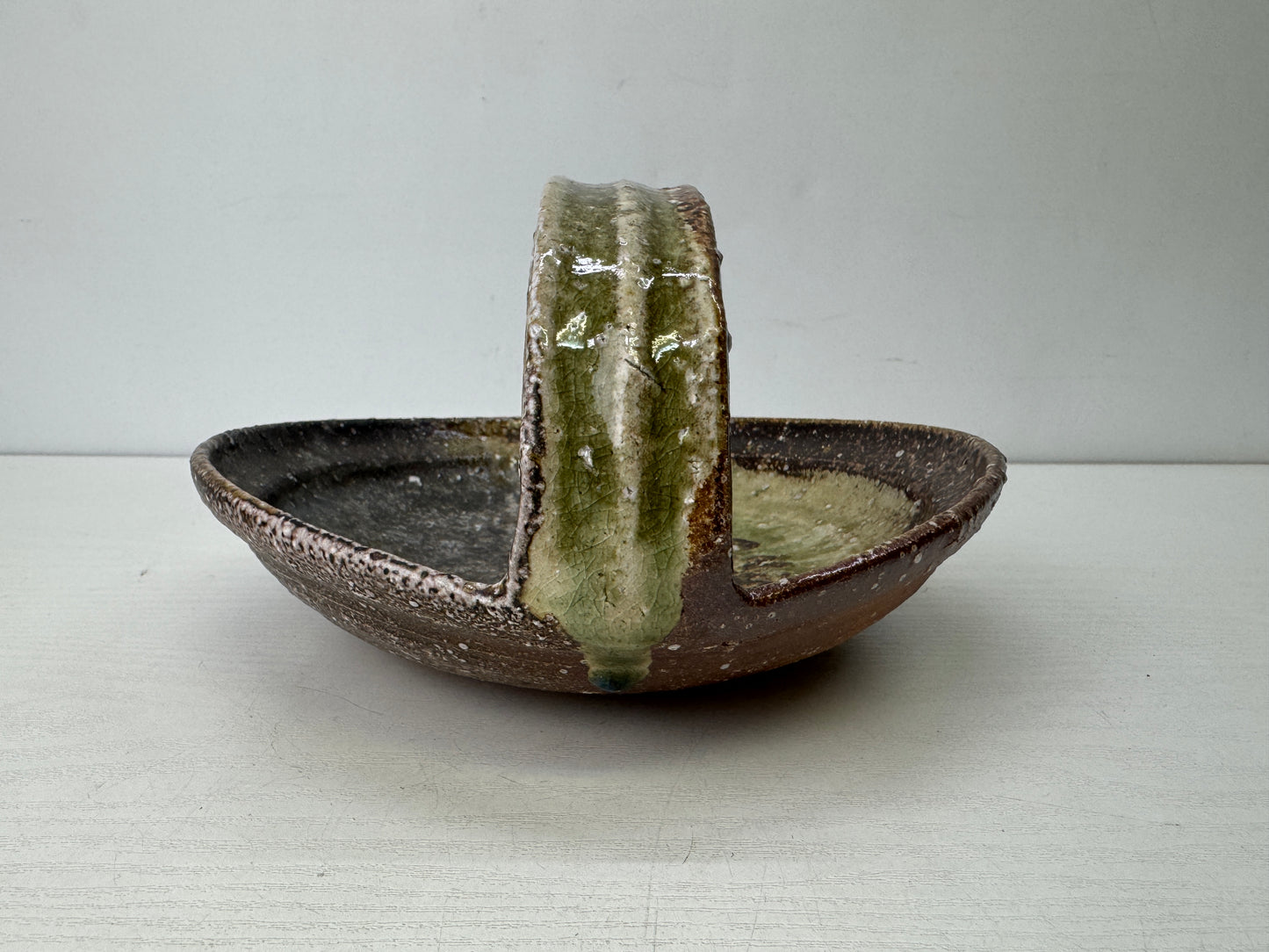 Y9837 DISH Shigaraki-ware handle bowl signed box Japan antique tableware plate