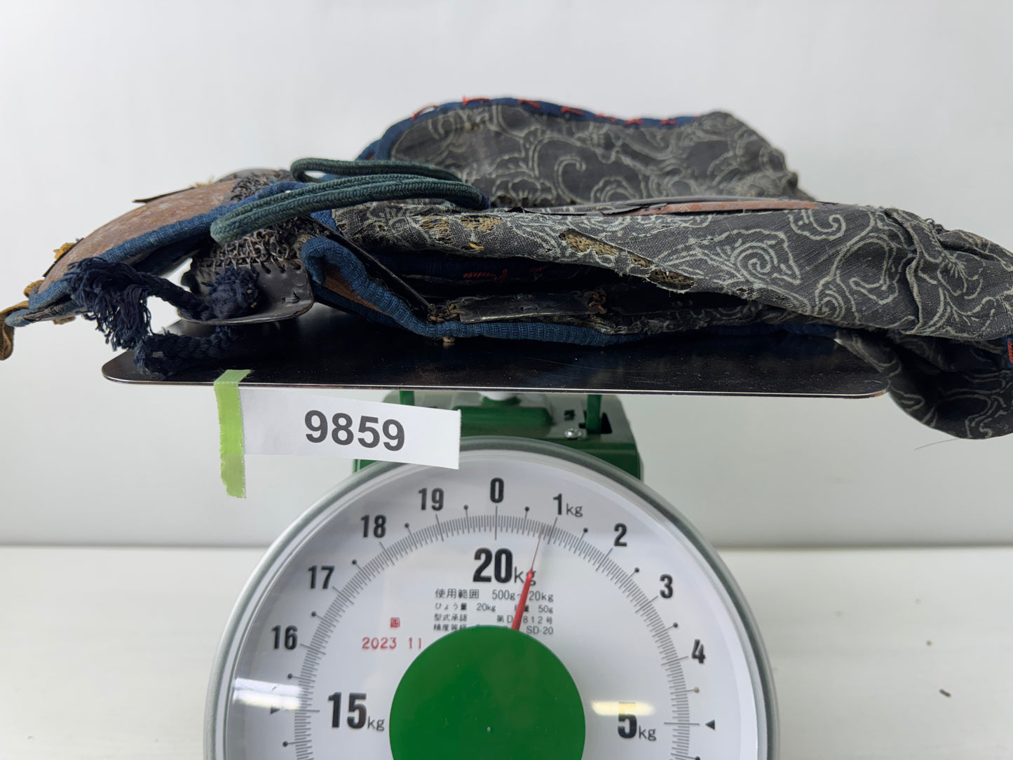 Y9859 YOROI Iron gauntlets Kote samurai armor protective gear Japan antique