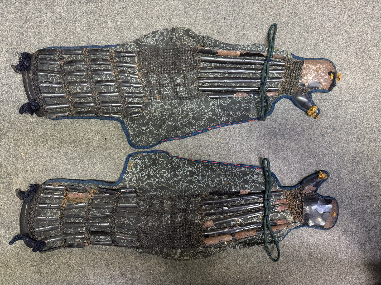 Y9859 YOROI Iron gauntlets Kote samurai armor protective gear Japan antique