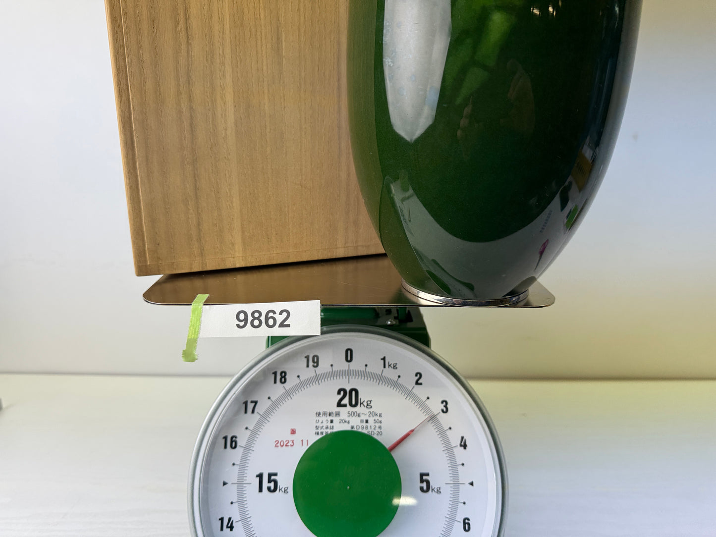 Y9862 FLOWER VASE Cloisonne green floral pattern signed box Japan antique decor