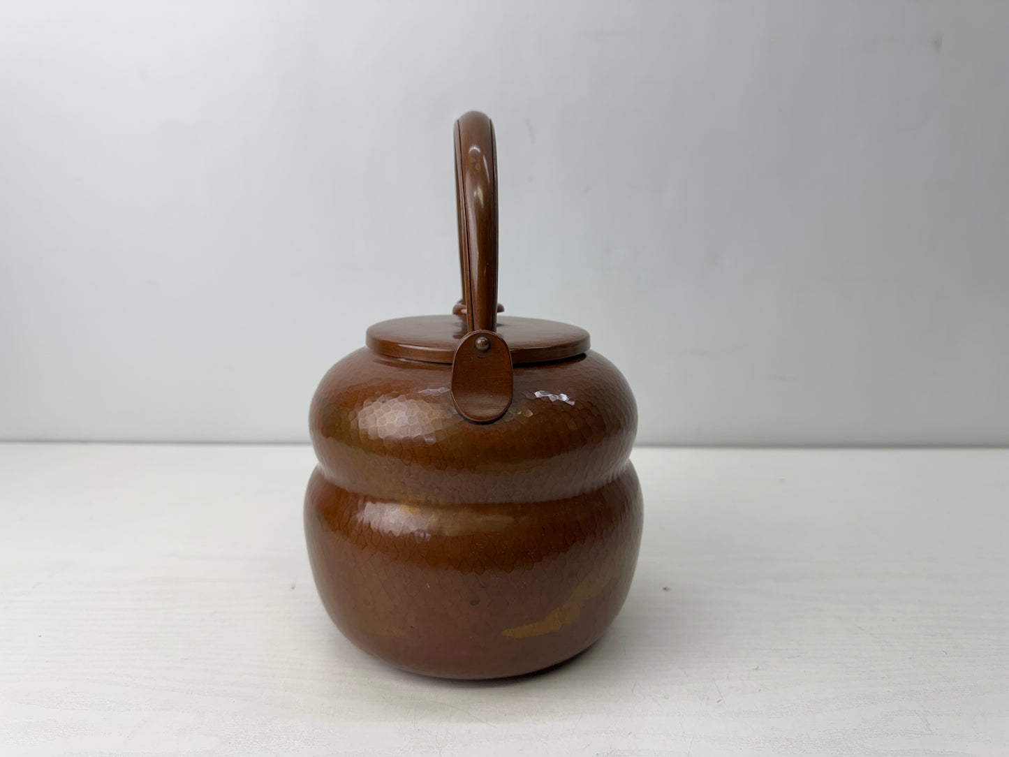 Y9868 KETTLE Copper hammered tea pot signed teapot Japan antique kitchen cooking