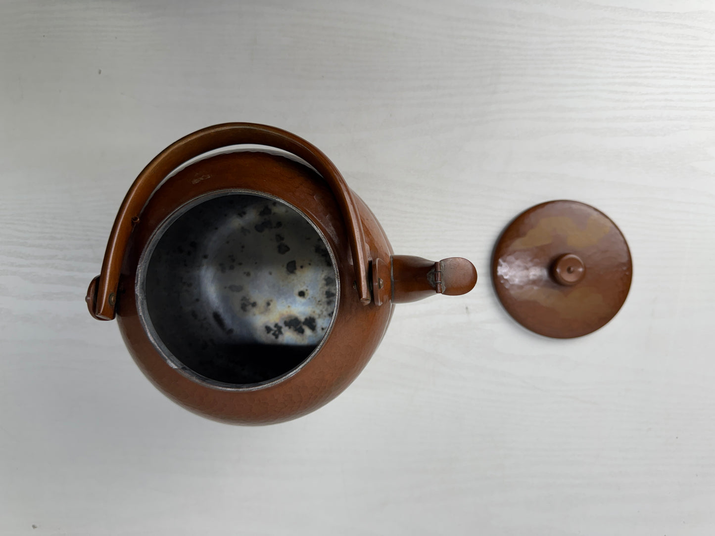 Y9868 KETTLE Copper hammered tea pot signed teapot Japan antique kitchen cooking