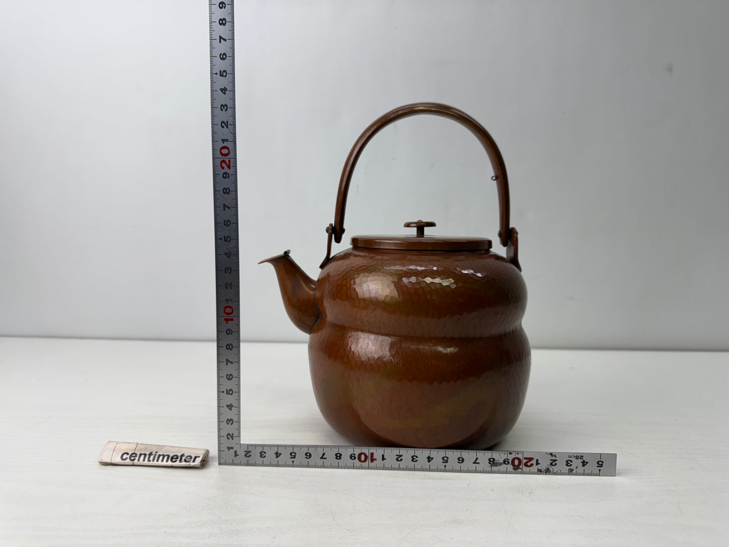Y9868 KETTLE Copper hammered tea pot signed teapot Japan antique kitchen cooking
