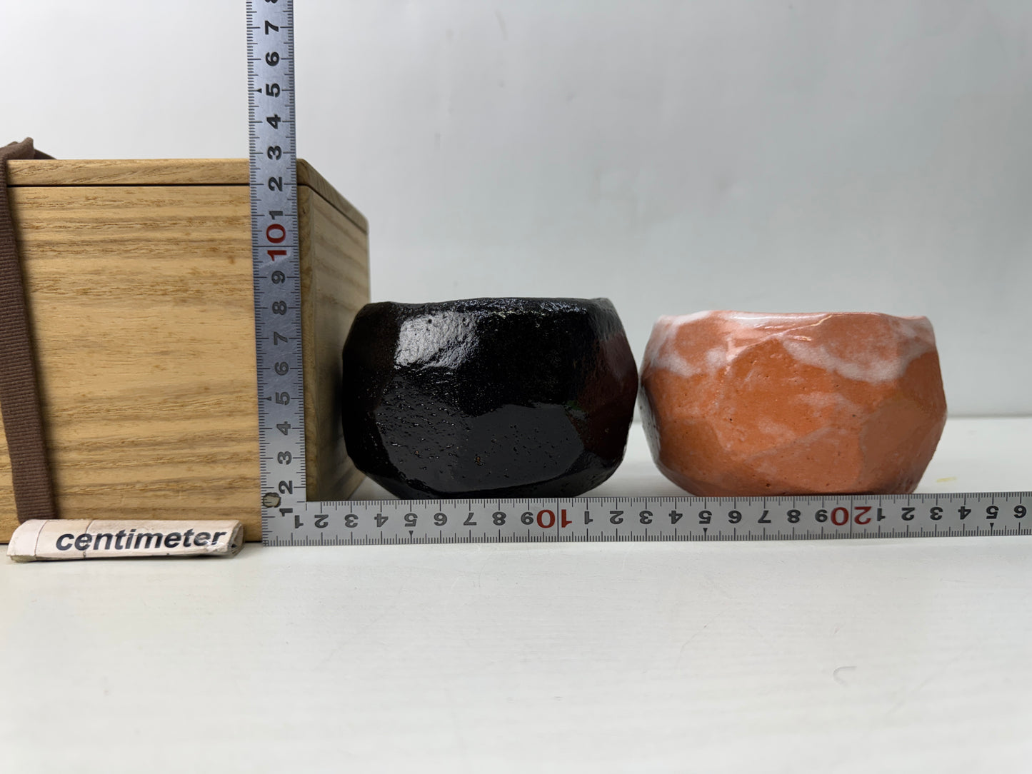 Y9902 CHAWAN Raku-ware bowl signed box beveled edges Japan antique tea ceremony