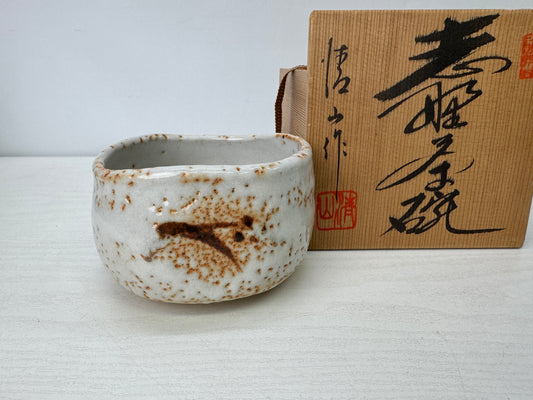Y9912 CHAWAN Shino-ware bowl signed box Japan antique tea ceremony pottery cup