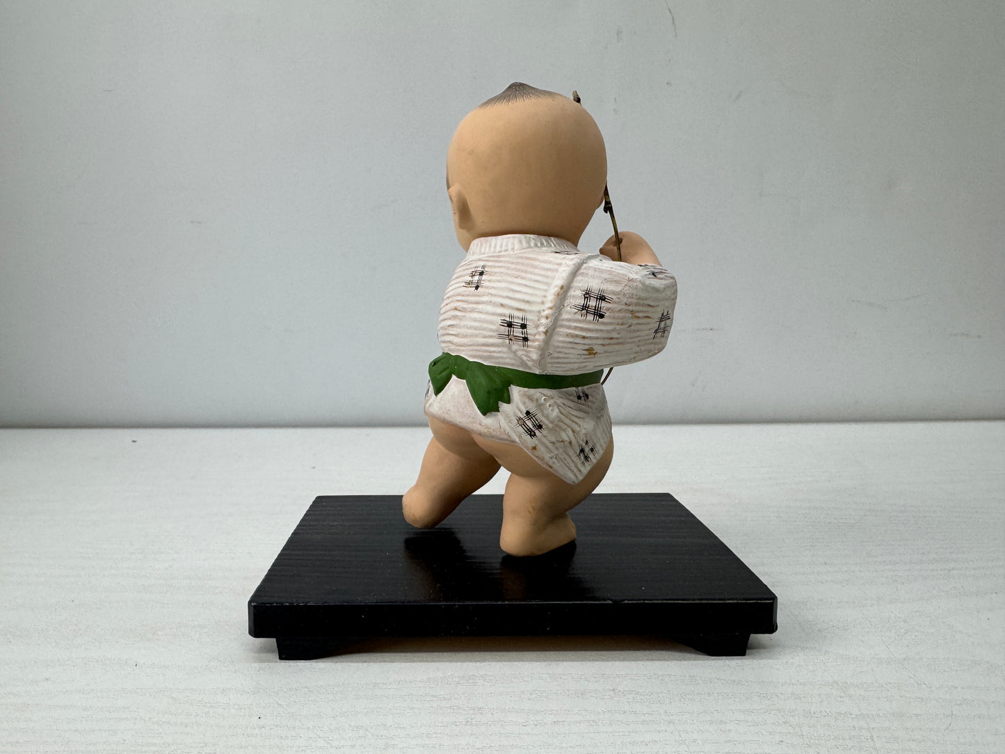 Y9916 NINGYO Hakata doll Crab fishing child Showa retro Japan vintage figurine