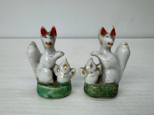 Y9920 OKIMONO small Inari fox figurine pair ceramic Japan antique interior decor