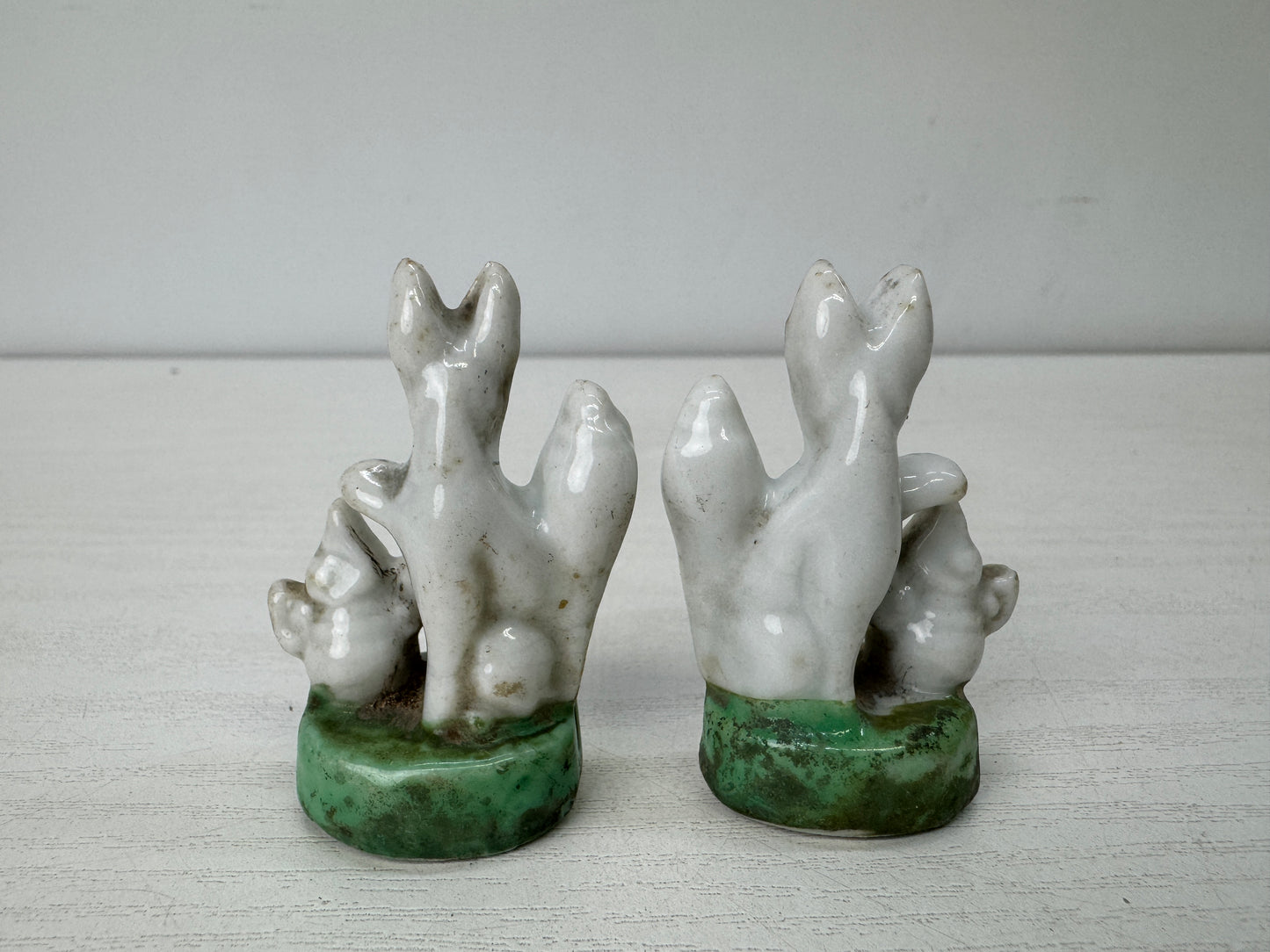 Y9920 OKIMONO small Inari fox figurine pair ceramic Japan antique interior decor