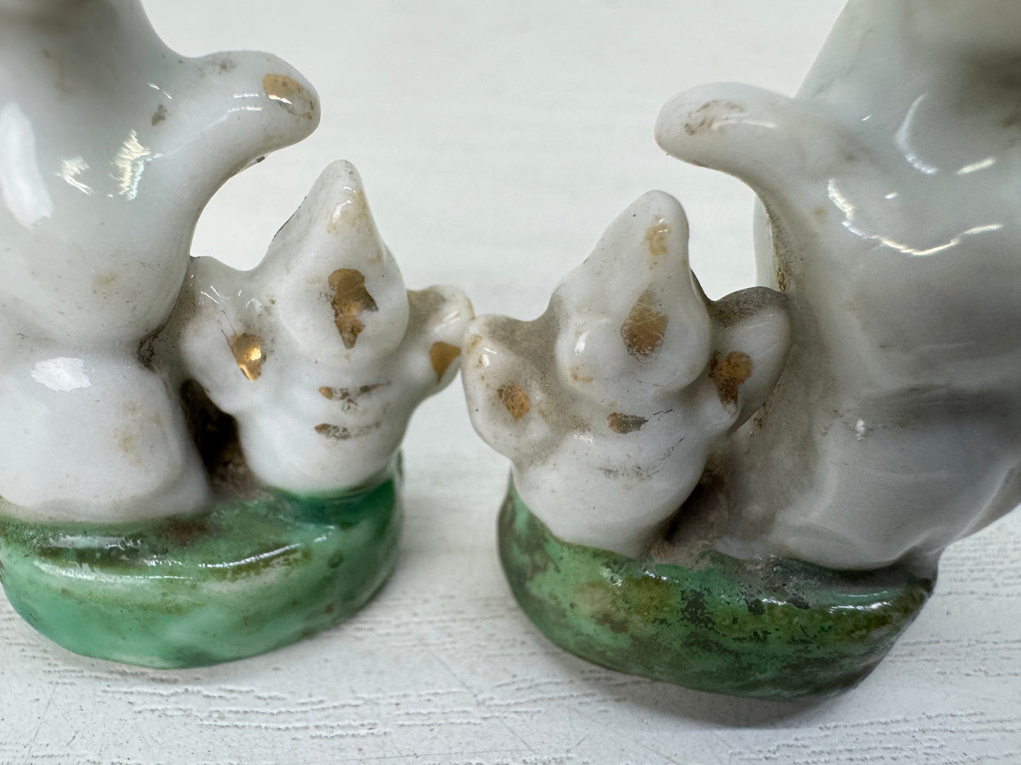 Y9920 OKIMONO small Inari fox figurine pair ceramic Japan antique interior decor