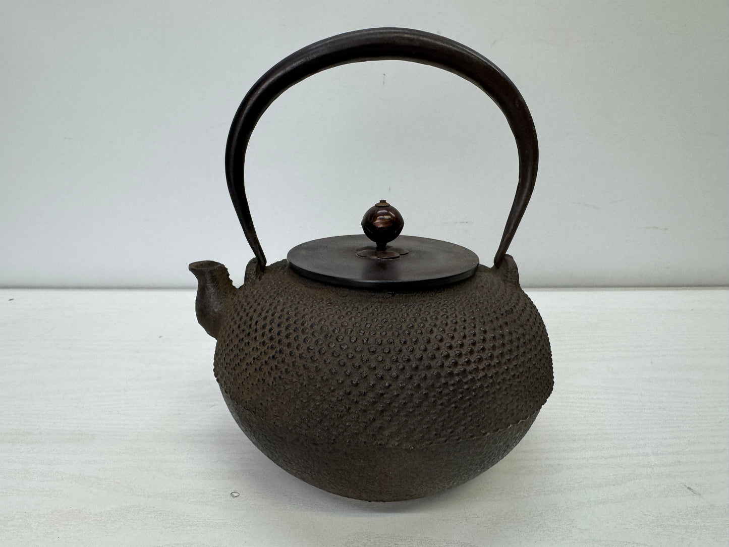 Y9939 TETSUBIN Iron kettle Arare pattern copper lid Japan antique teapot tea