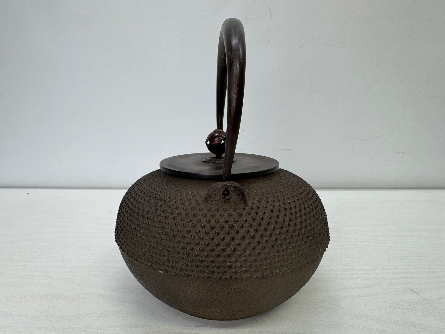 Y9939 TETSUBIN Iron kettle Arare pattern copper lid Japan antique teapot tea