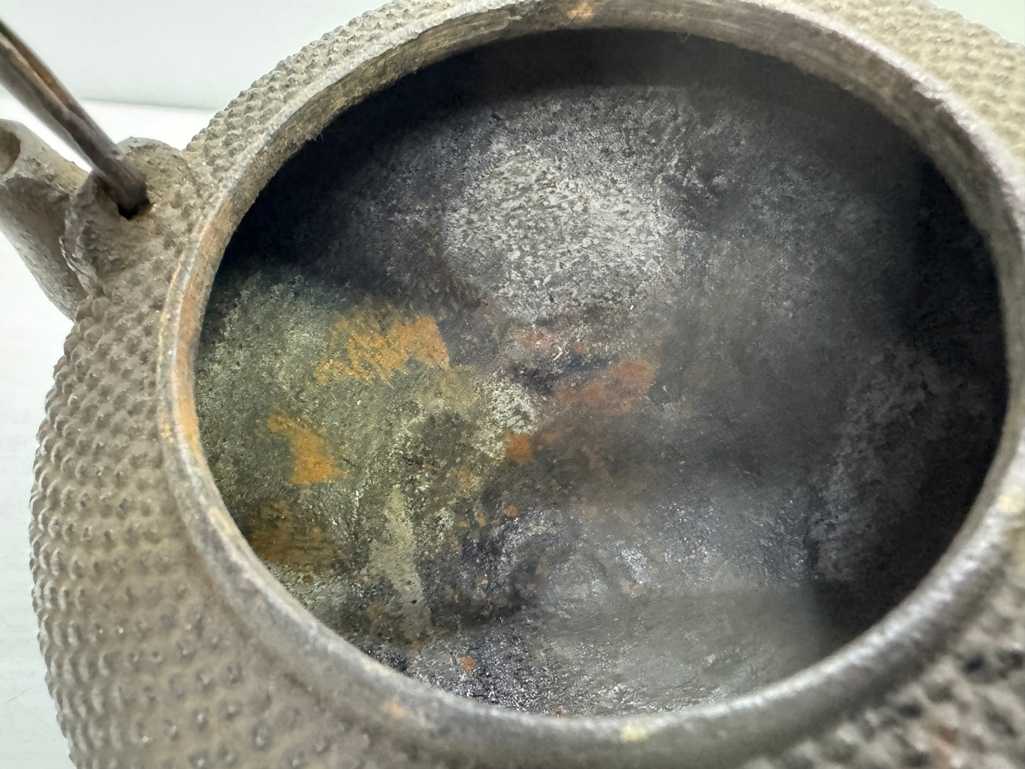 Y9939 TETSUBIN Iron kettle Arare pattern copper lid Japan antique teapot tea