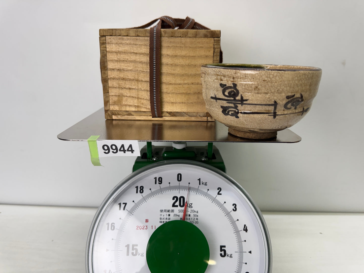 Y9944 CHAWAN Oribe-ware bowl signed box Japan antique tea ceremony pottery cup