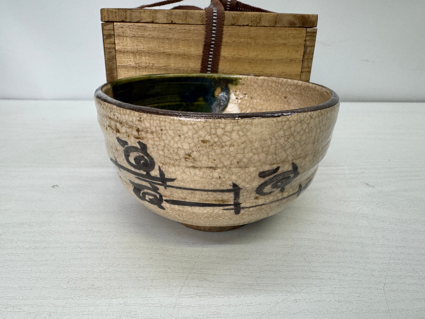 Y9944 CHAWAN Oribe-ware bowl signed box Japan antique tea ceremony pottery cup