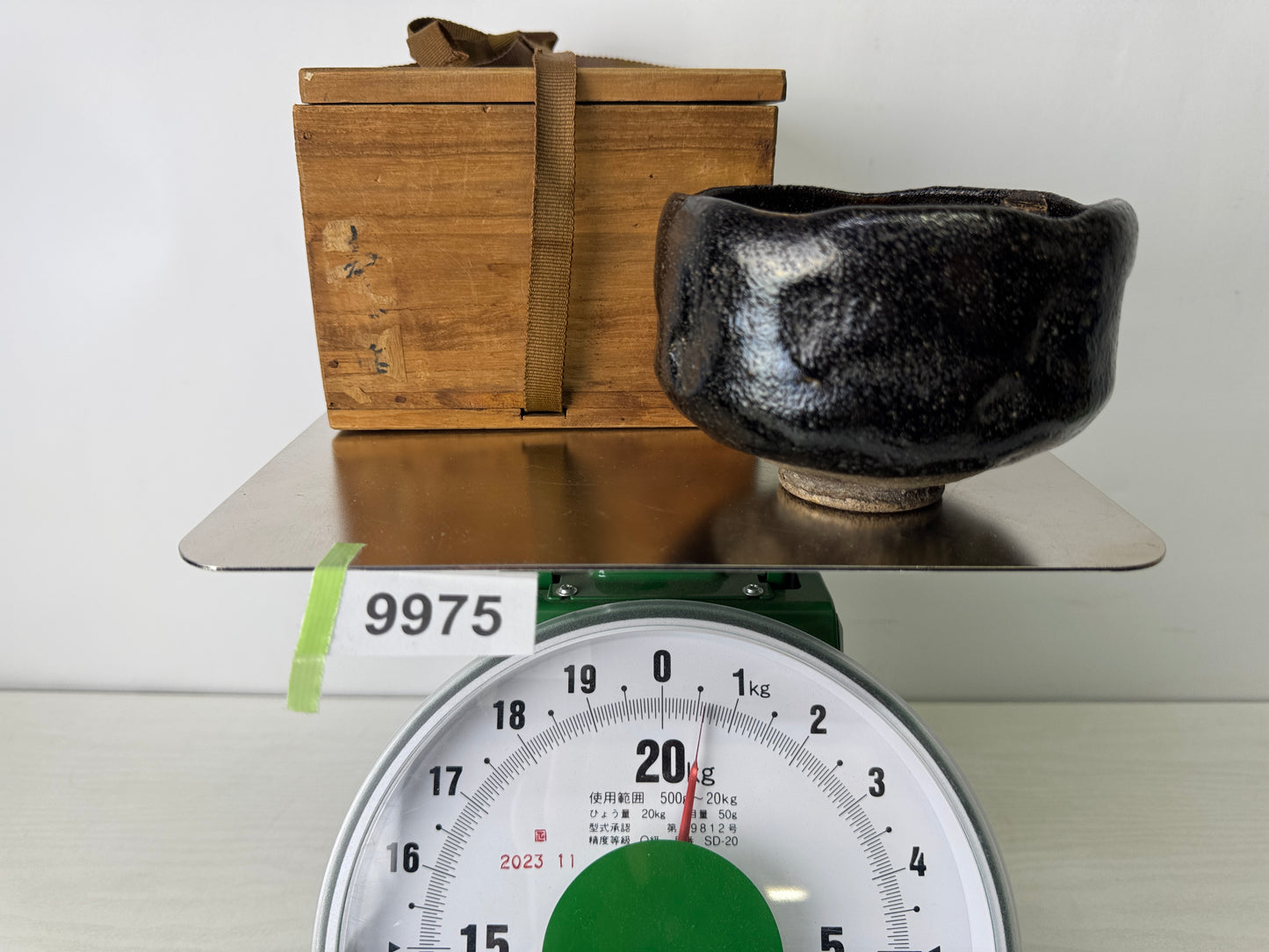 Y9975 CHAWAN Raku-ware black bowl signed box Ryonyu Japan antique tea ceremony