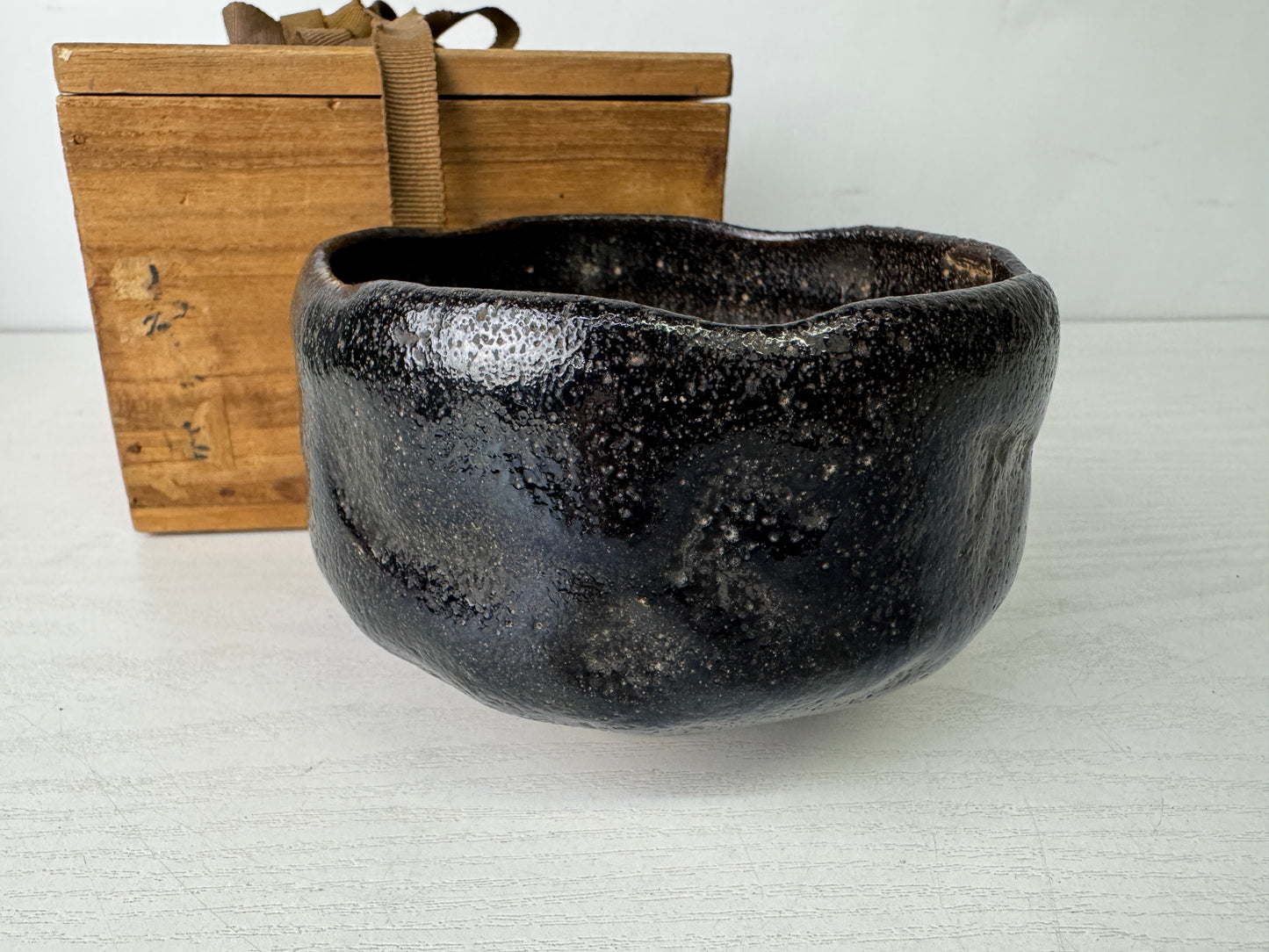 Y9975 CHAWAN Raku-ware black bowl signed box Ryonyu Japan antique tea ceremony