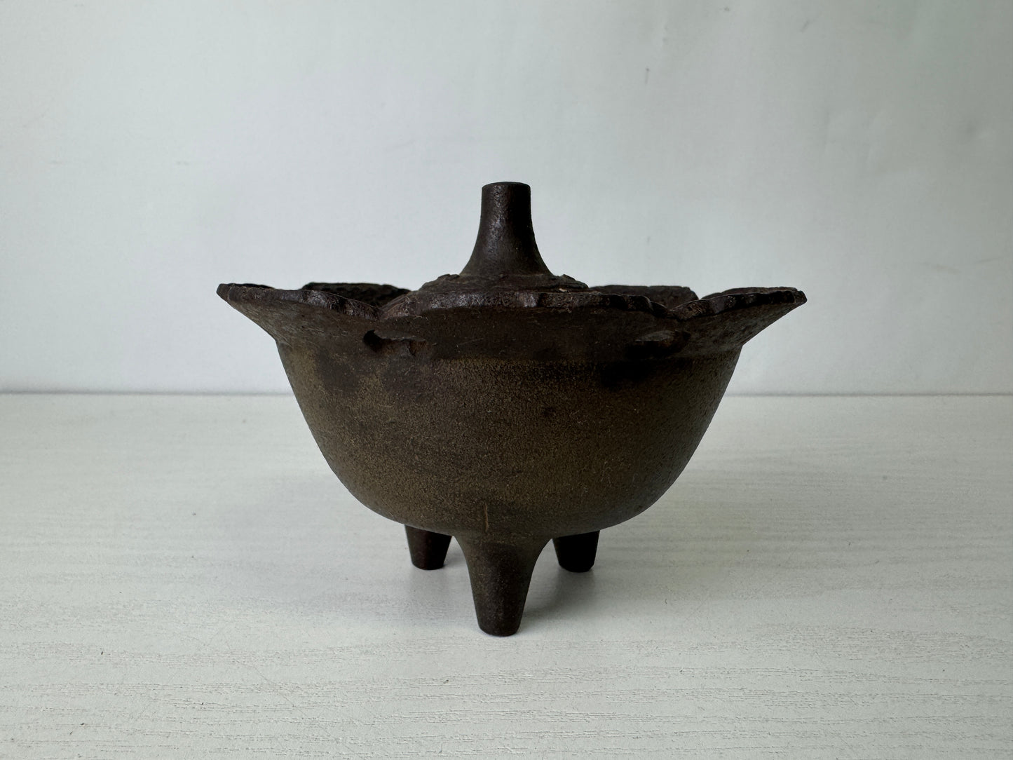 Y9979 KOURO Iron Incense Burner signed box Japan antique fragrance aromatherapy