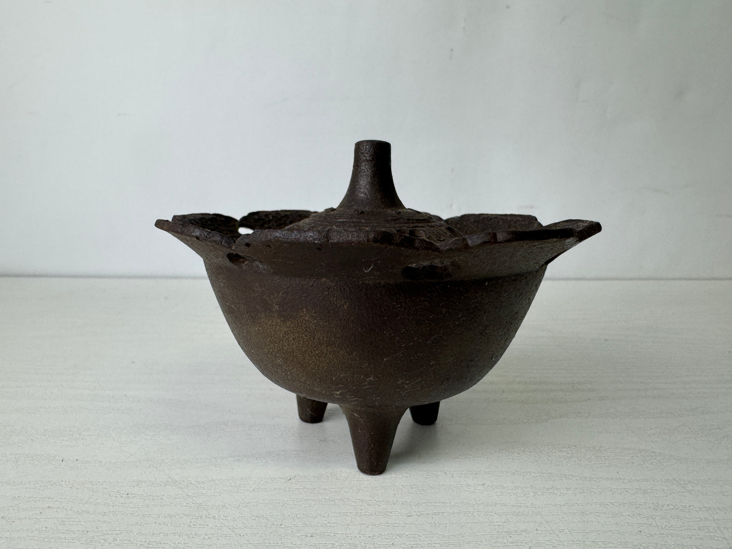 Y9979 KOURO Iron Incense Burner signed box Japan antique fragrance aromatherapy