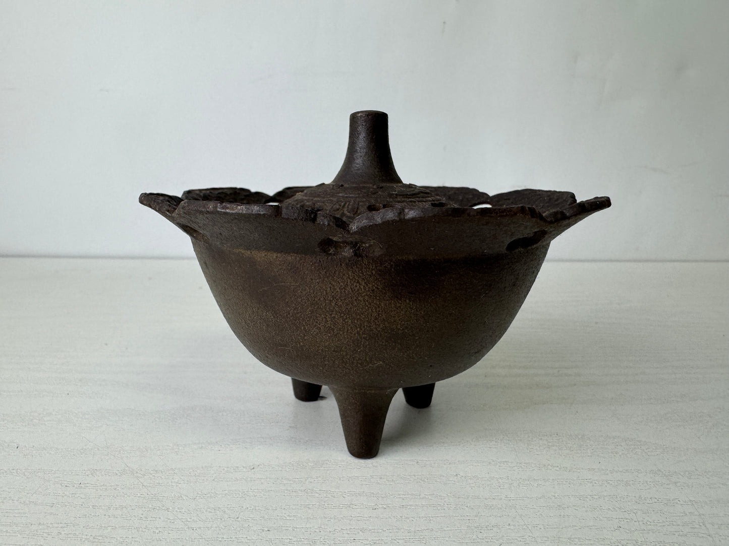 Y9979 KOURO Iron Incense Burner signed box Japan antique fragrance aromatherapy