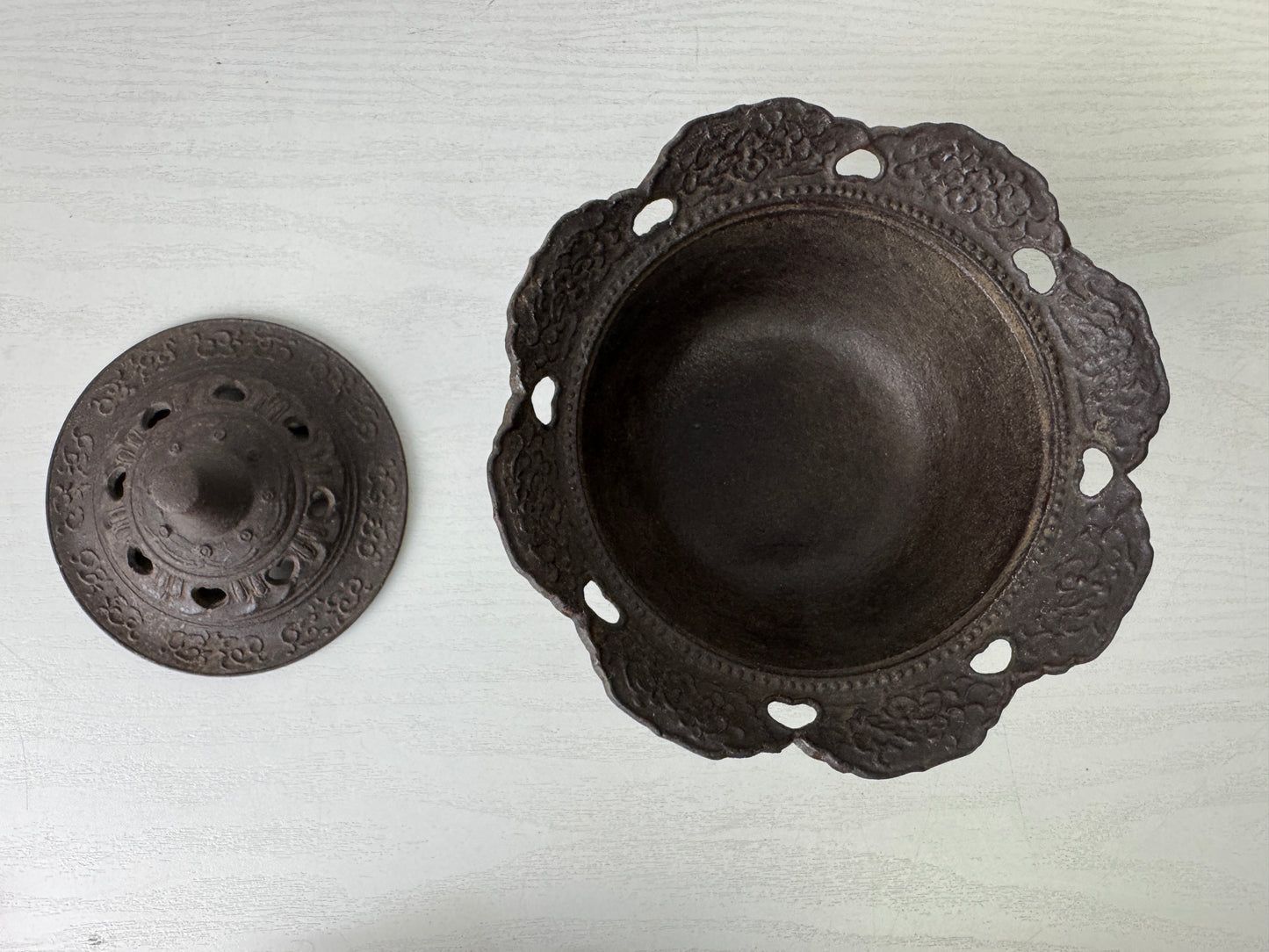 Y9979 KOURO Iron Incense Burner signed box Japan antique fragrance aromatherapy