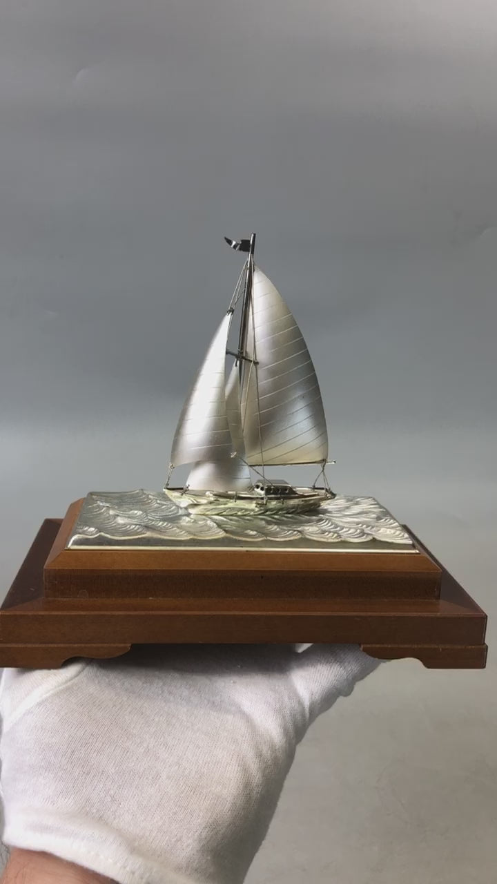 Y6111 [VIDEO] OKIMONO Silver yacht figurine signed glass case