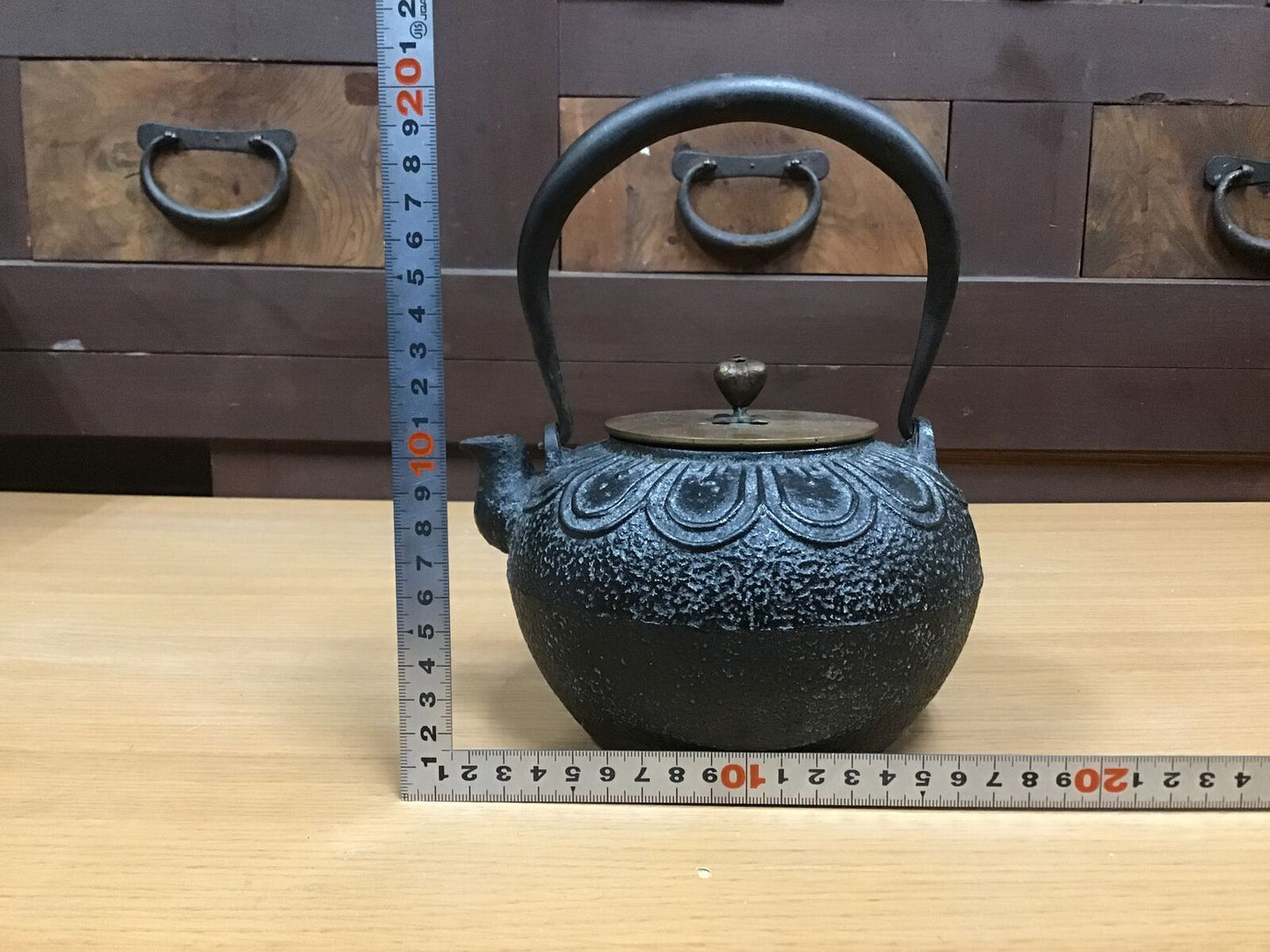 Y0559 TETSUBIN Flower Press Copper Lid Japanese Iron Tea Kettle Teapot antique
