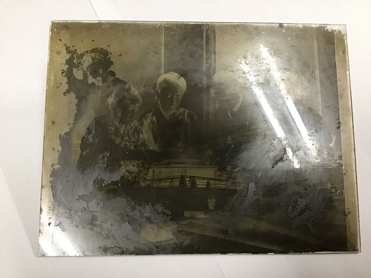 Y1013 GLASS PICTURE Meiji period girl playing koto harp Japanese antique vintage