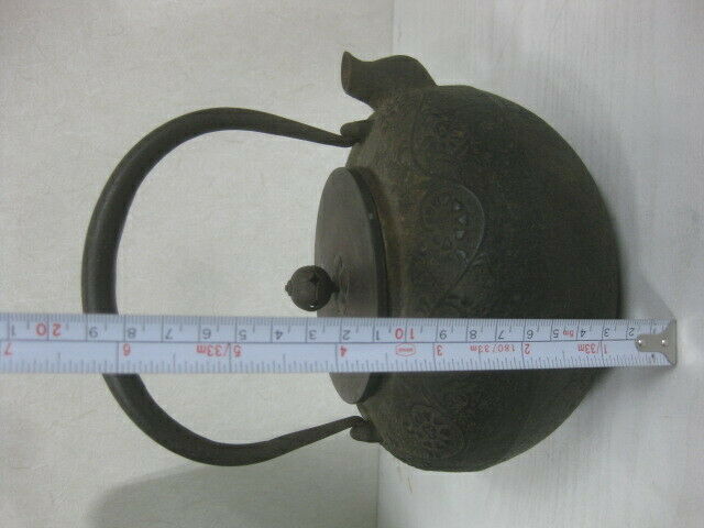 Y0042 TETSUBIN Karakusa pattern Iron Tea Kettle Teapot Japan antique